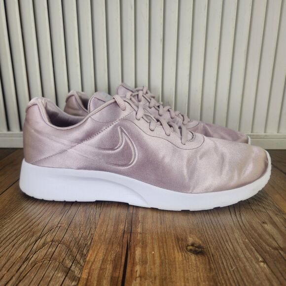 Nike Tanjun Premium Particle Rose Women Sz 9 Pink Satin Running Shoes 917537-601 - Picture 1 of 9